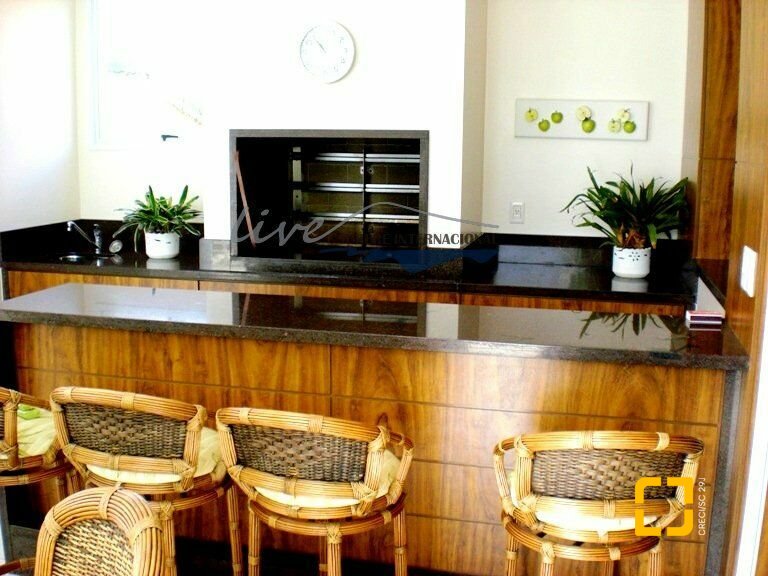 Casa com 480m², 8 quartos (sendo 4 suítes), 6 garagens, no bairro Jurerê Internacional em Florianópolis