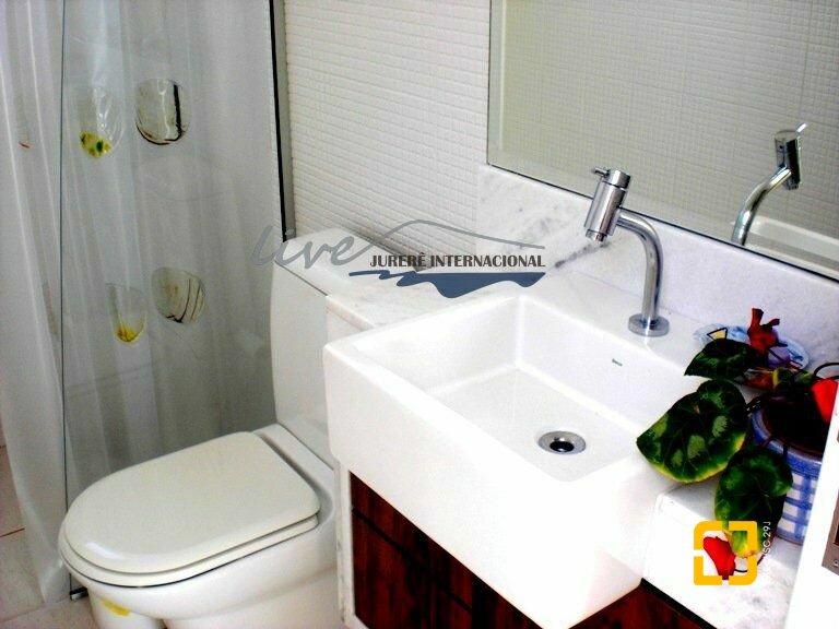 Casa com 480m², 8 quartos (sendo 4 suítes), 6 garagens, no bairro Jurerê Internacional em Florianópolis