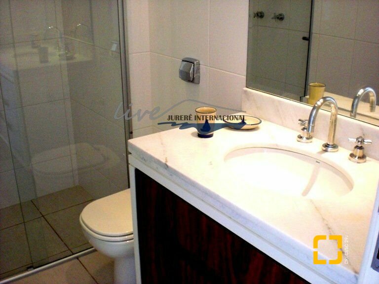 Casa com 480m², 8 quartos (sendo 4 suítes), 6 garagens, no bairro Jurerê Internacional em Florianópolis