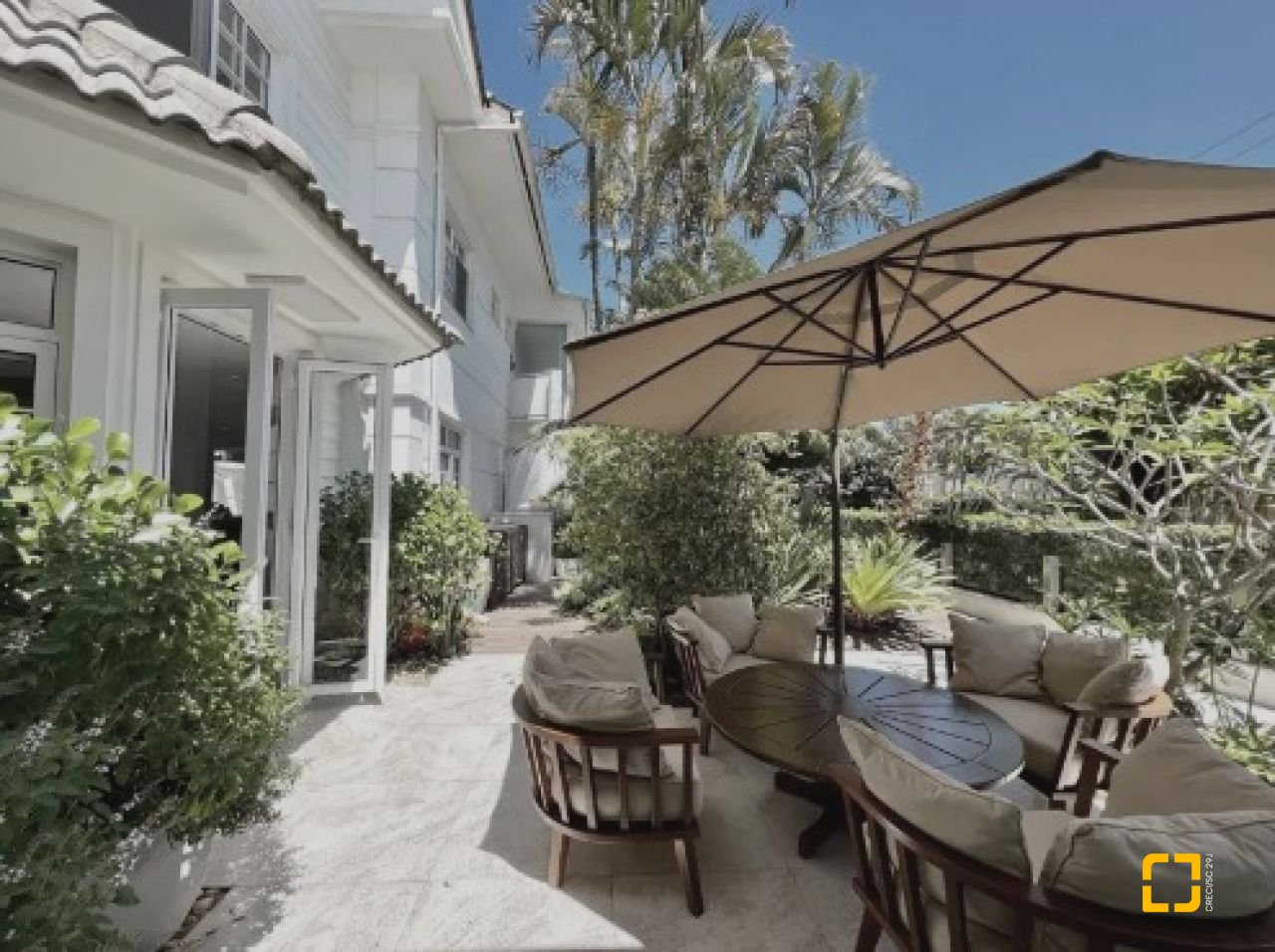 Casa com 450m², 8 quartos (sendo 4 suítes), 6 garagens, no bairro Jurerê Internacional em Florianópolis