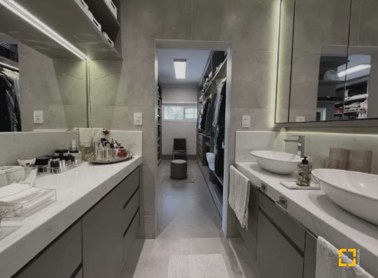 Casa com 450m², 8 quartos (sendo 4 suítes), 6 garagens, no bairro Jurerê Internacional em Florianópolis