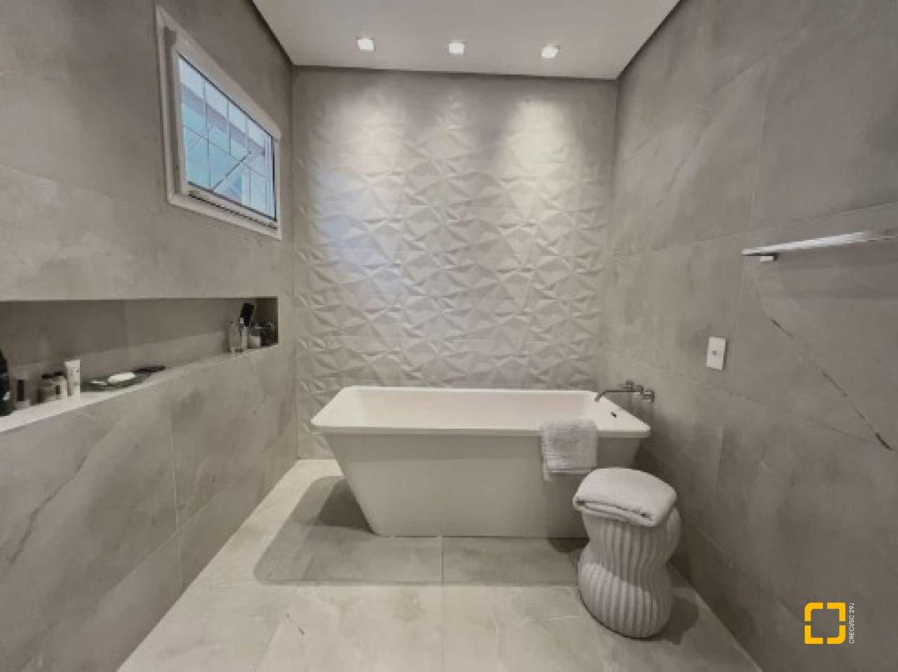 Casa com 450m², 8 quartos (sendo 4 suítes), 6 garagens, no bairro Jurerê Internacional em Florianópolis