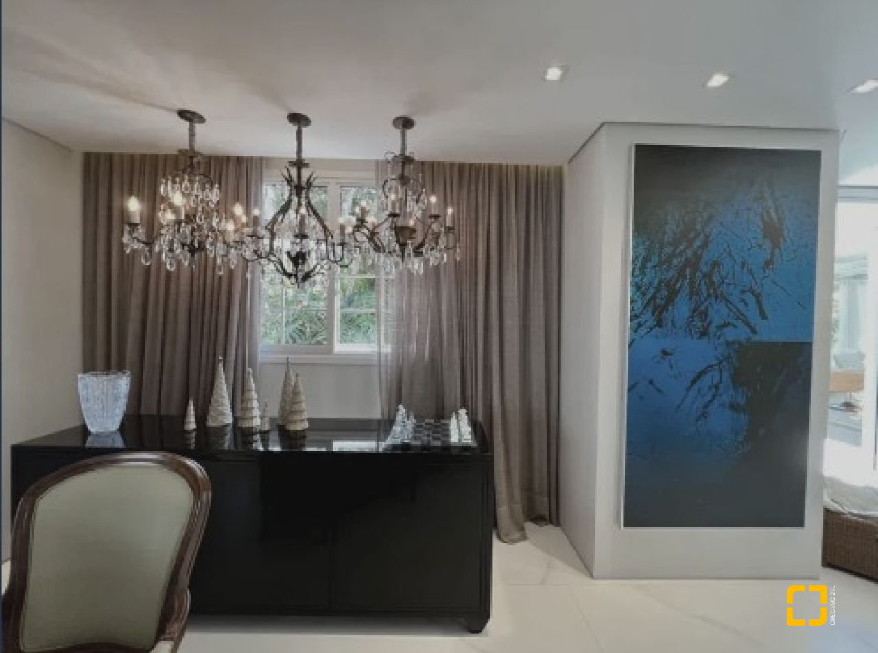 Casa com 450m², 8 quartos (sendo 4 suítes), 6 garagens, no bairro Jurerê Internacional em Florianópolis
