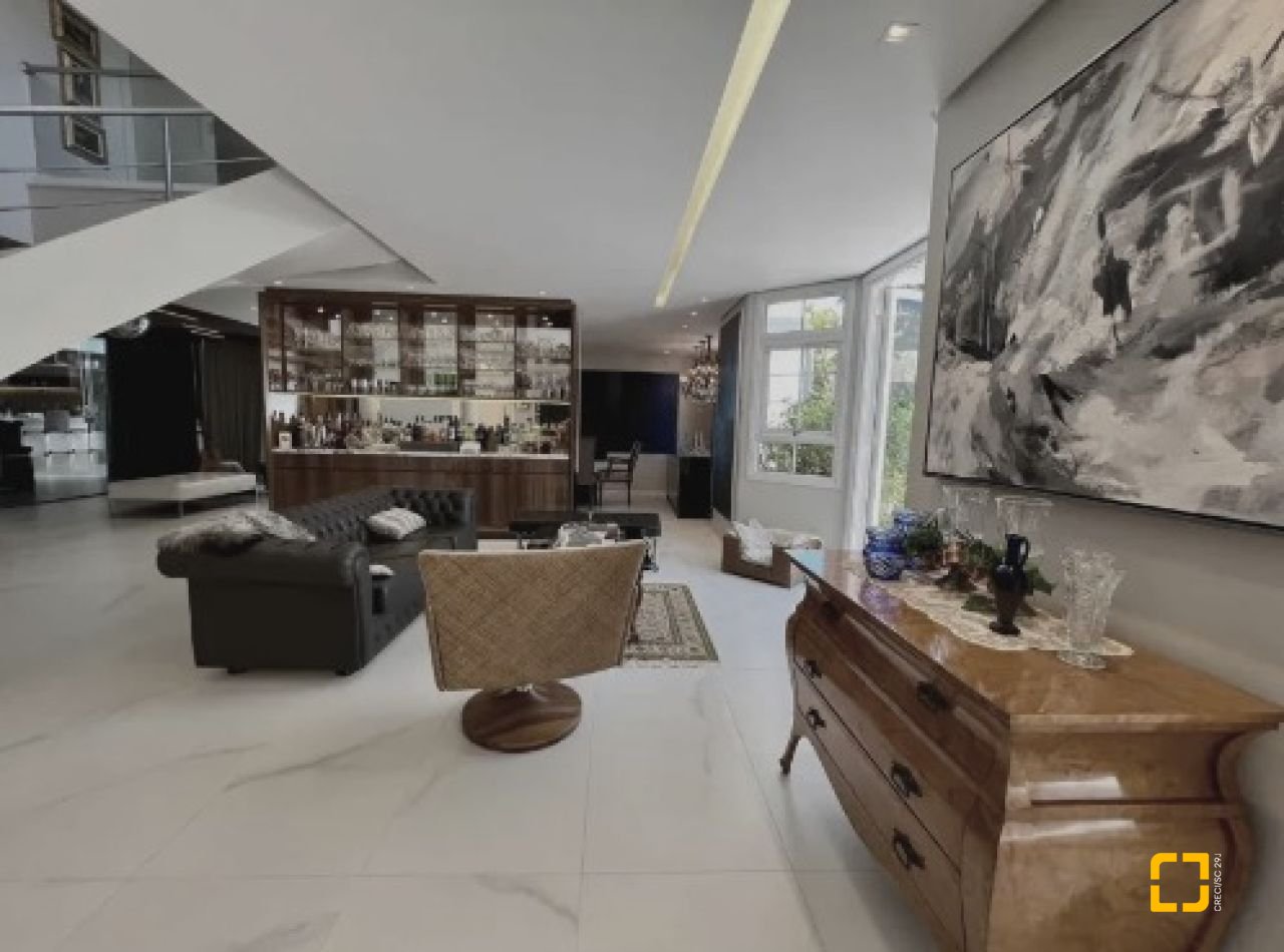 Casa com 450m², 8 quartos (sendo 4 suítes), 6 garagens, no bairro Jurerê Internacional em Florianópolis