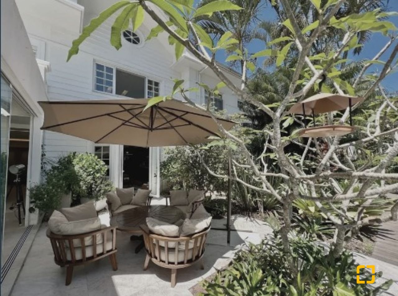 Casa com 450m², 8 quartos (sendo 4 suítes), 6 garagens, no bairro Jurerê Internacional em Florianópolis