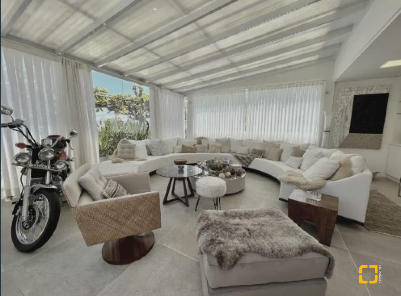 Casa com 450m², 8 quartos (sendo 4 suítes), 6 garagens, no bairro Jurerê Internacional em Florianópolis