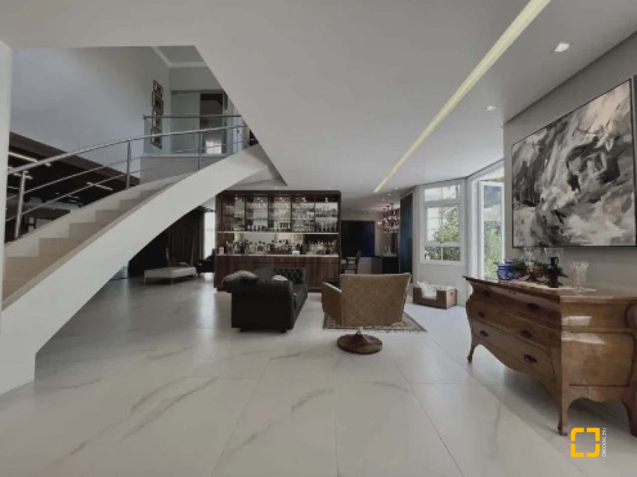 Casa com 450m², 8 quartos (sendo 4 suítes), 6 garagens, no bairro Jurerê Internacional em Florianópolis