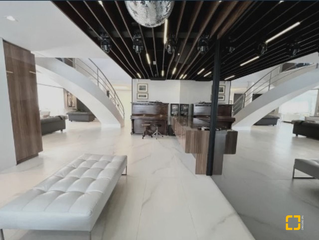 Casa com 450m², 8 quartos (sendo 4 suítes), 6 garagens, no bairro Jurerê Internacional em Florianópolis