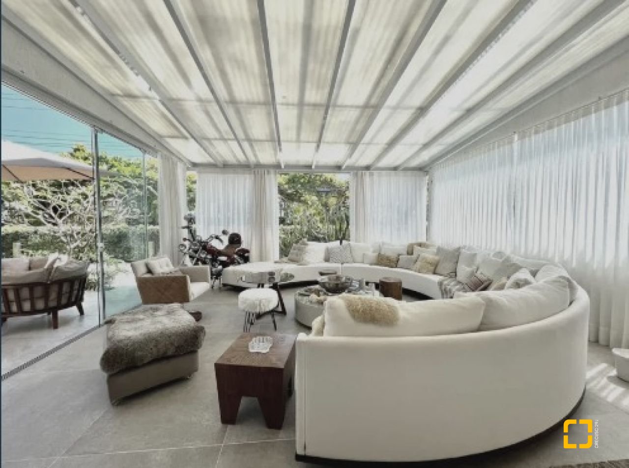 Casa com 450m², 8 quartos (sendo 4 suítes), 6 garagens, no bairro Jurerê Internacional em Florianópolis