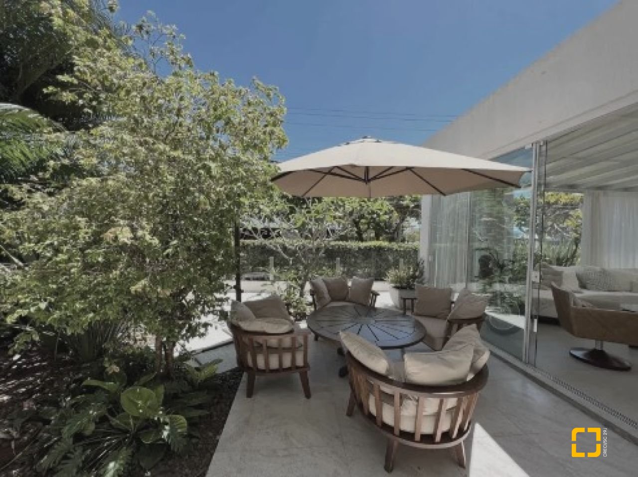 Casa com 450m², 8 quartos (sendo 4 suítes), 6 garagens, no bairro Jurerê Internacional em Florianópolis