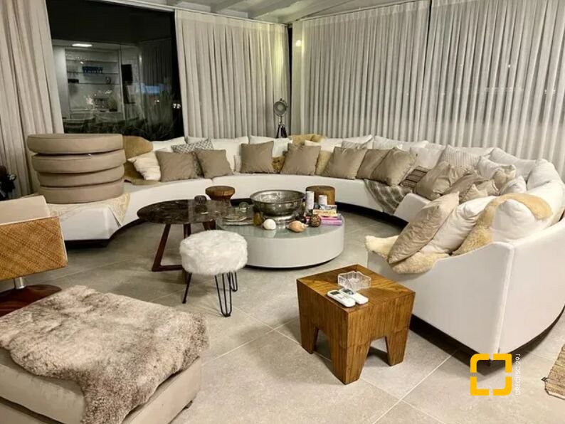 Casa com 450m², 8 quartos (sendo 4 suítes), 6 garagens, no bairro Jurerê Internacional em Florianópolis