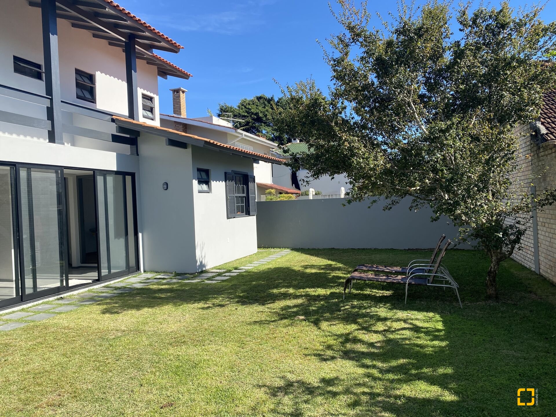 Casa com 350m², 8 quartos (sendo 4 suítes), 3 garagens, no bairro Jurerê Internacional em Florianópolis