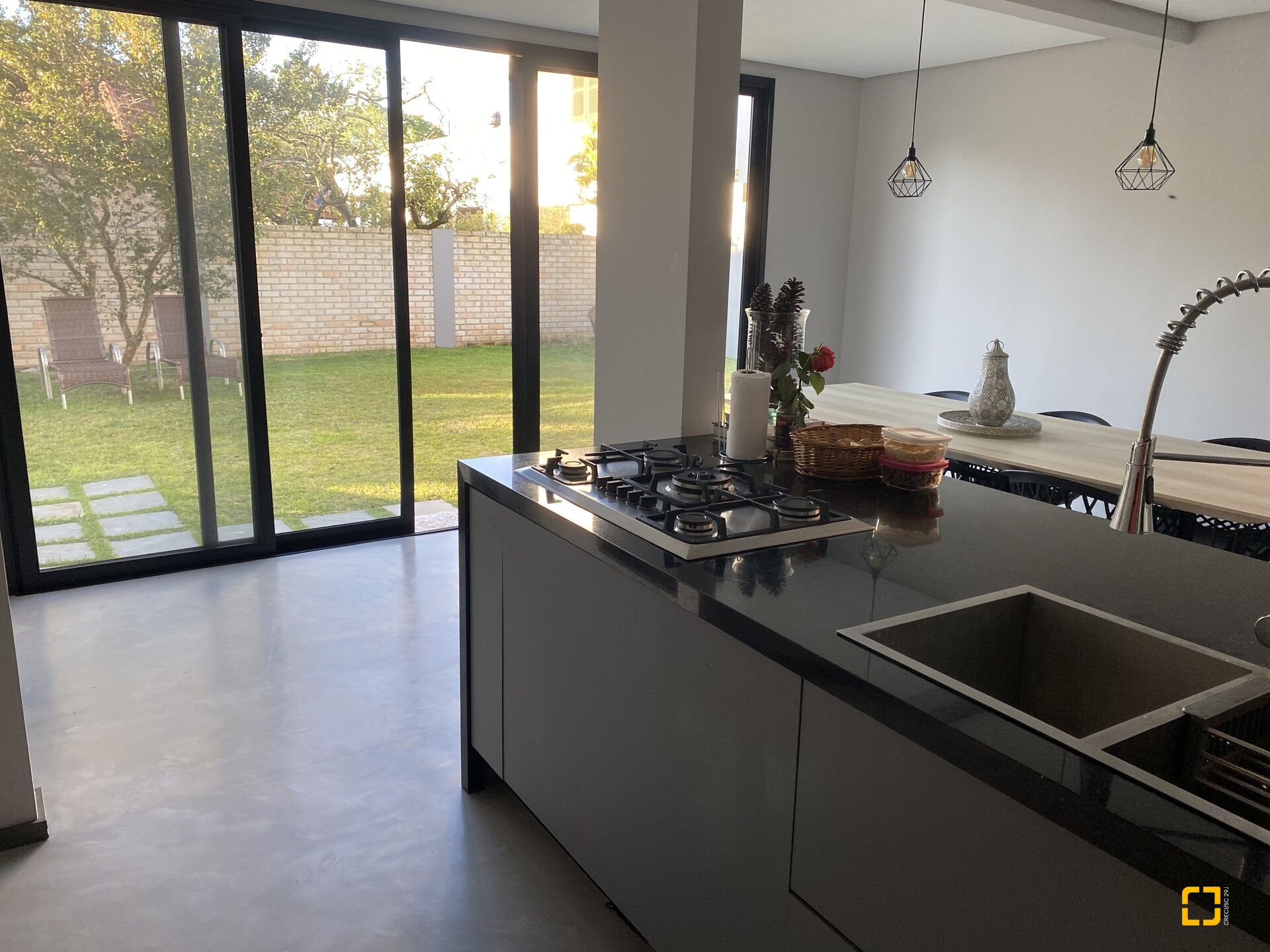 Casa com 350m², 8 quartos (sendo 4 suítes), 3 garagens, no bairro Jurerê Internacional em Florianópolis