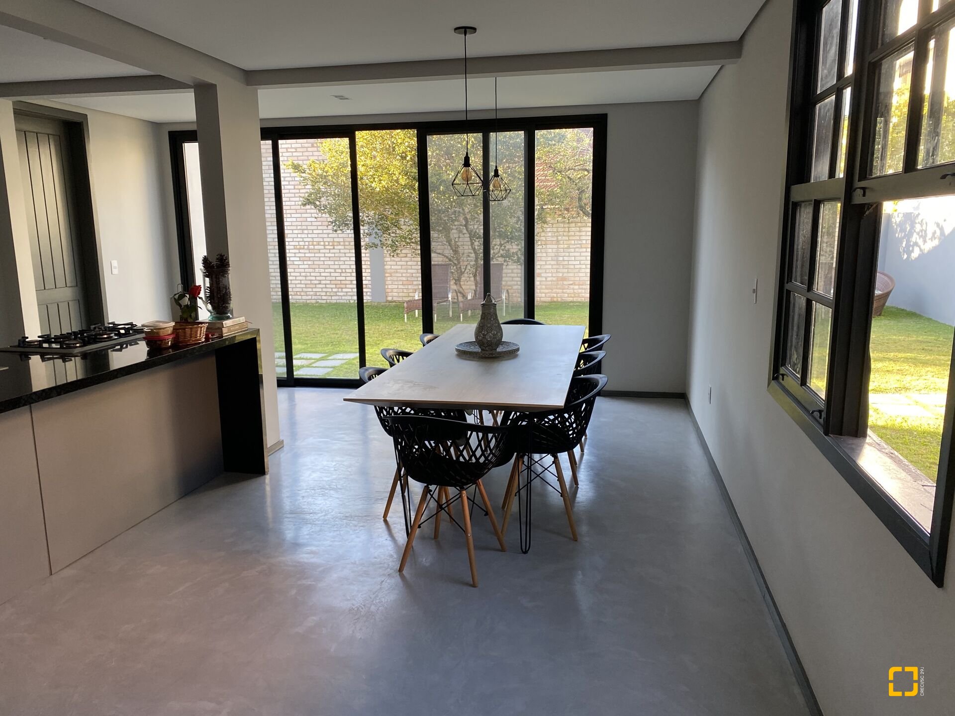 Casa com 350m², 8 quartos (sendo 4 suítes), 3 garagens, no bairro Jurerê Internacional em Florianópolis