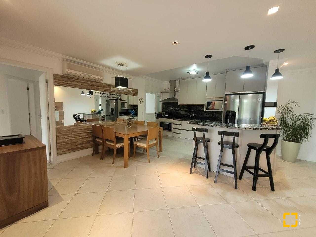 Apartamento com 124m², 6 quartos (sendo 3 suítes), 2 garagens, no bairro Jurerê Internacional em Florianópolis