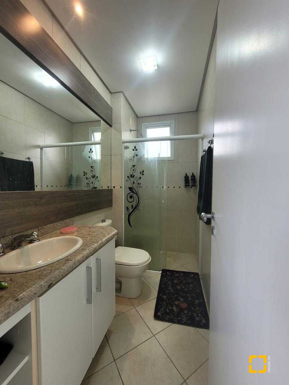 Apartamento com 124m², 6 quartos (sendo 3 suítes), 2 garagens, no bairro Jurerê Internacional em Florianópolis