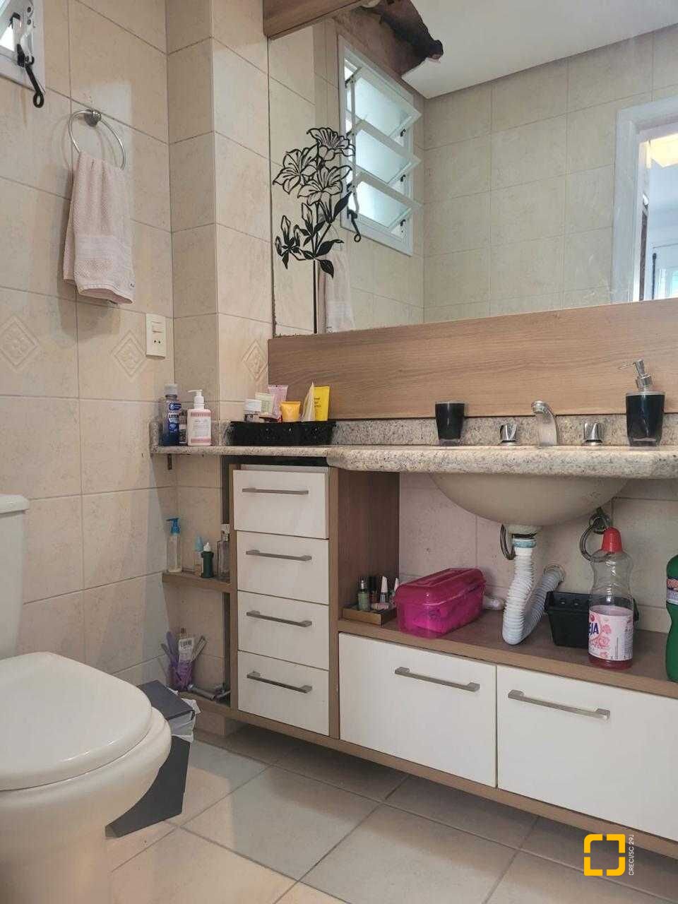 Apartamento com 124m², 6 quartos (sendo 3 suítes), 2 garagens, no bairro Jurerê Internacional em Florianópolis
