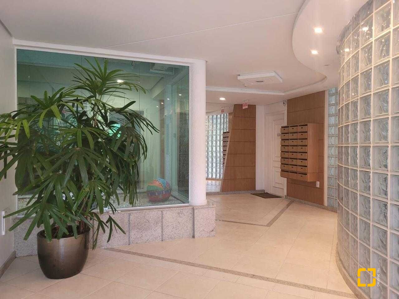 Apartamento com 124m², 6 quartos (sendo 3 suítes), 2 garagens, no bairro Jurerê Internacional em Florianópolis