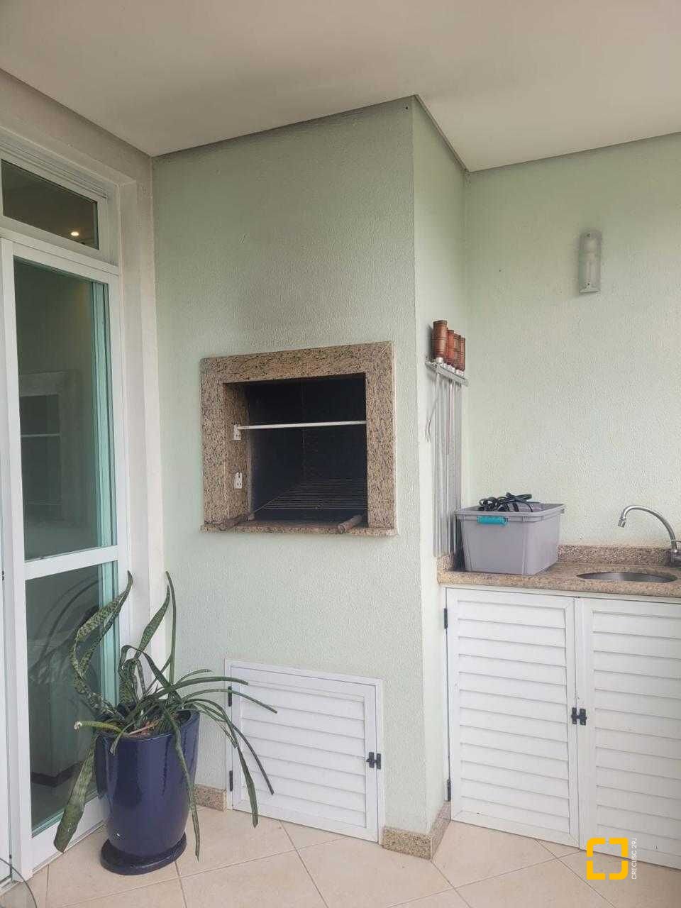 Apartamento com 124m², 6 quartos (sendo 3 suítes), 2 garagens, no bairro Jurerê Internacional em Florianópolis