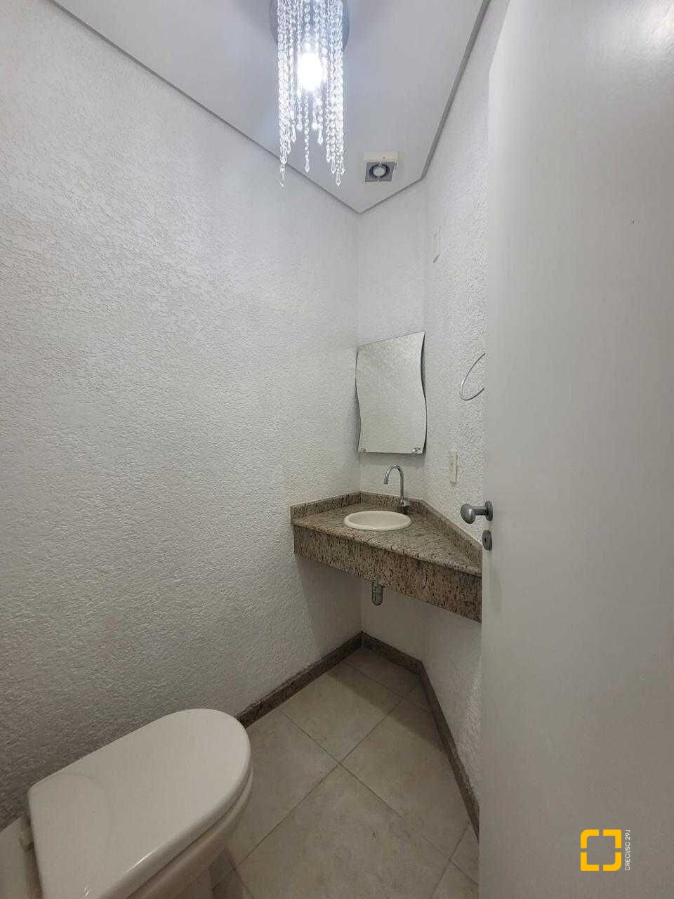 Apartamento com 124m², 6 quartos (sendo 3 suítes), 2 garagens, no bairro Jurerê Internacional em Florianópolis