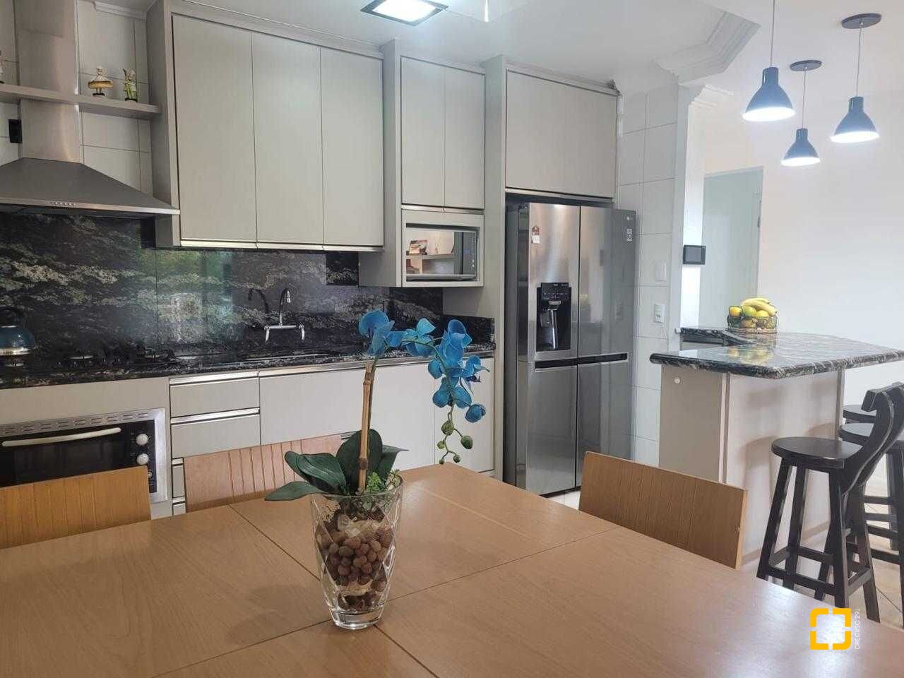 Apartamento com 124m², 6 quartos (sendo 3 suítes), 2 garagens, no bairro Jurerê Internacional em Florianópolis