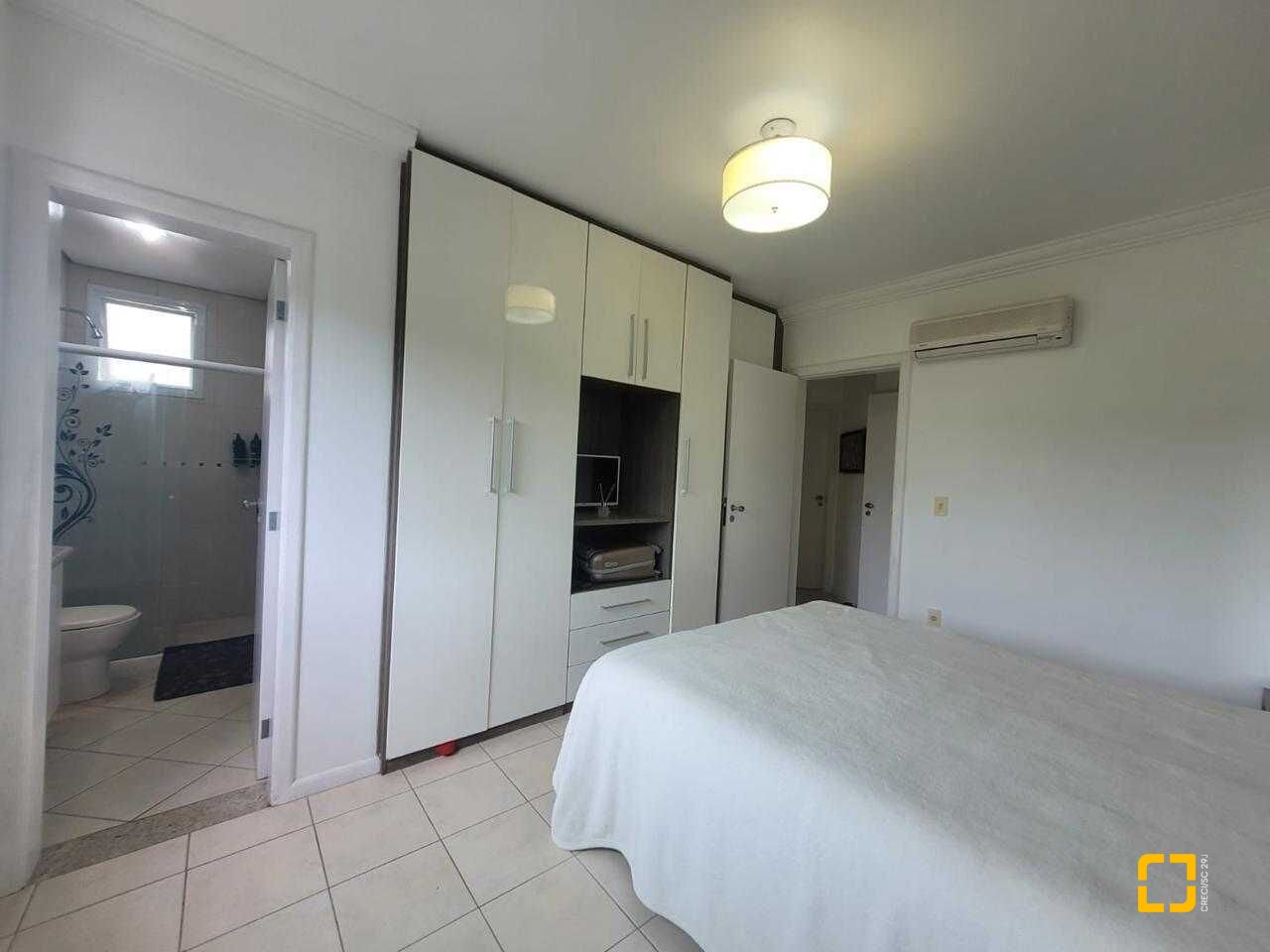 Apartamento com 124m², 6 quartos (sendo 3 suítes), 2 garagens, no bairro Jurerê Internacional em Florianópolis