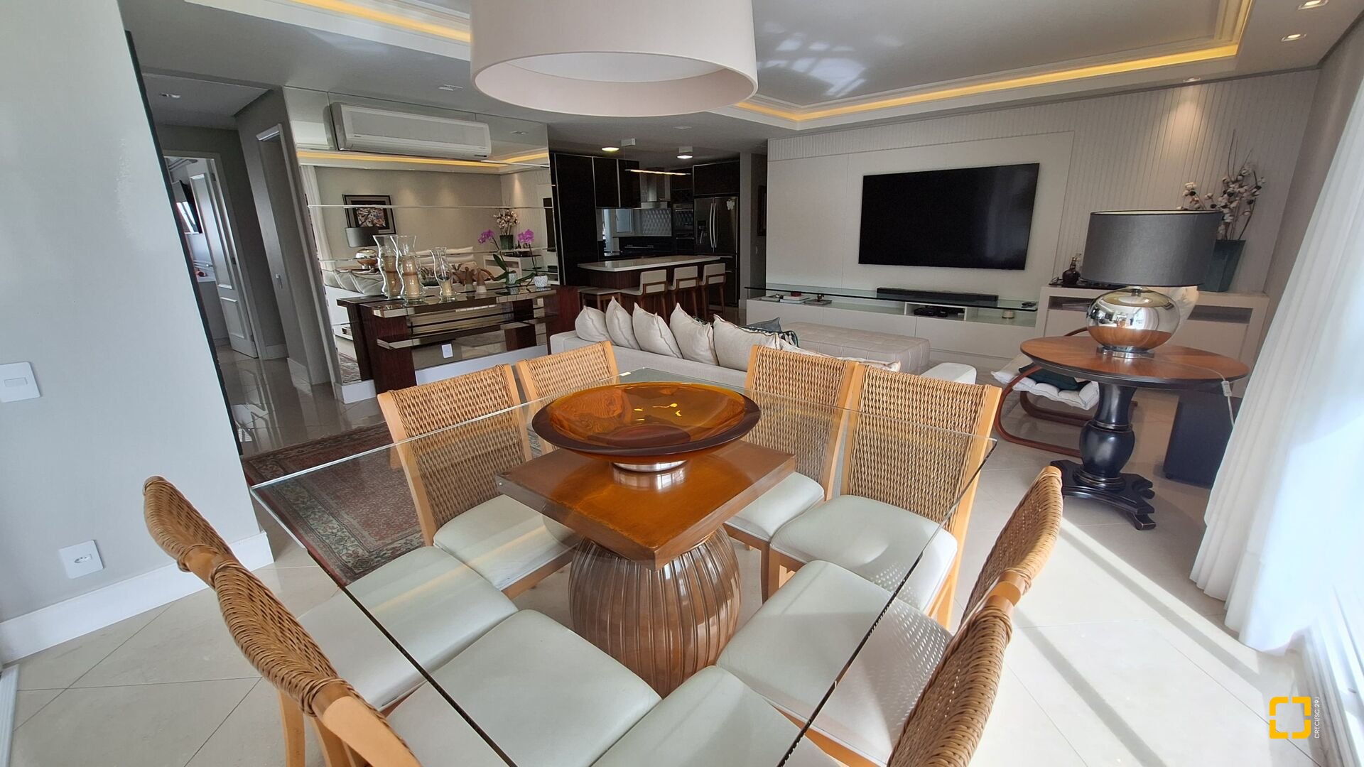 Apartamento com 176m², 8 quartos (sendo 4 suítes), 3 garagens, no bairro Jurerê Internacional em Florianópolis