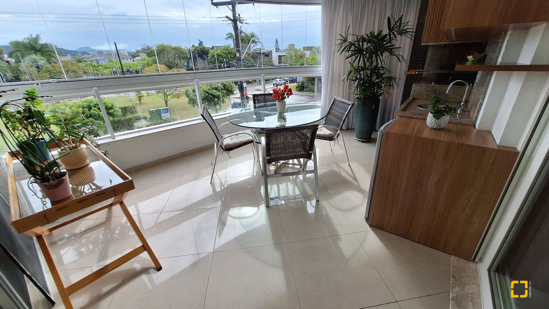 Apartamento com 176m², 8 quartos (sendo 4 suítes), 3 garagens, no bairro Jurerê Internacional em Florianópolis