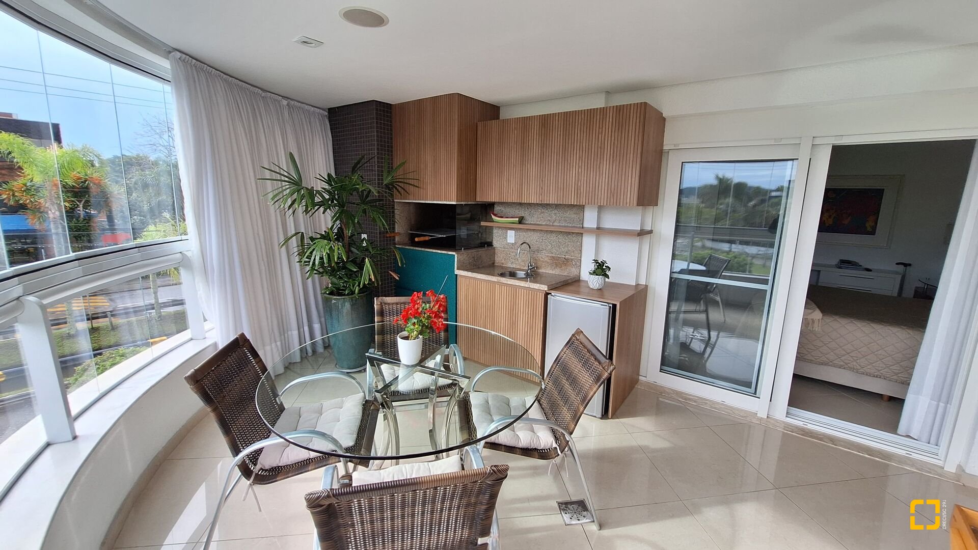 Apartamento com 176m², 8 quartos (sendo 4 suítes), 3 garagens, no bairro Jurerê Internacional em Florianópolis