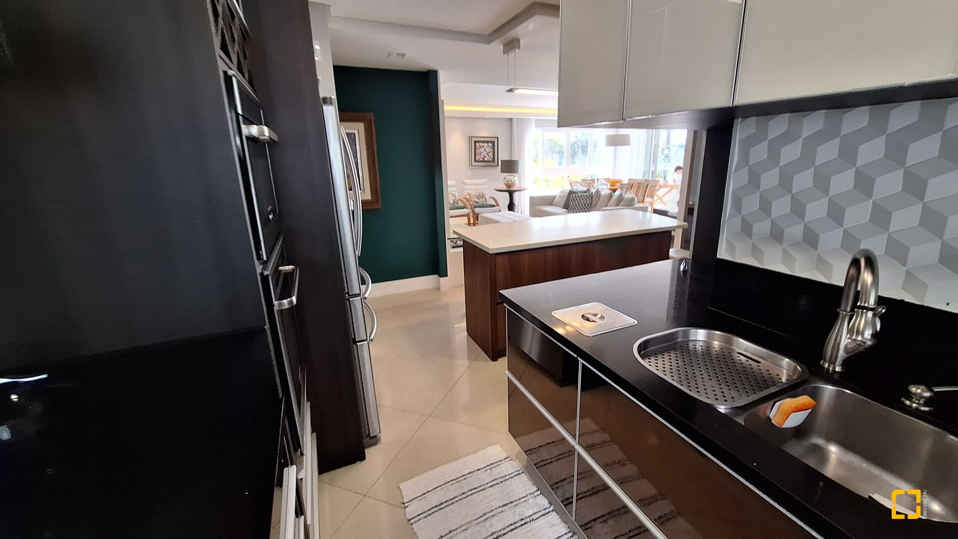 Apartamento com 176m², 8 quartos (sendo 4 suítes), 3 garagens, no bairro Jurerê Internacional em Florianópolis