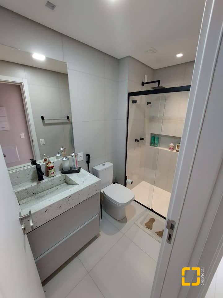 Apartamento com 125m², 5 quartos (sendo 2 suítes), 2 garagens, no bairro Jurerê Internacional em Florianópolis