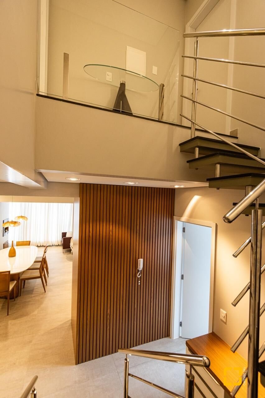 Apartamento com 128m², 6 quartos (sendo 3 suítes), 2 garagens, no bairro Cachoeira do Bom Jesus em Florianópolis