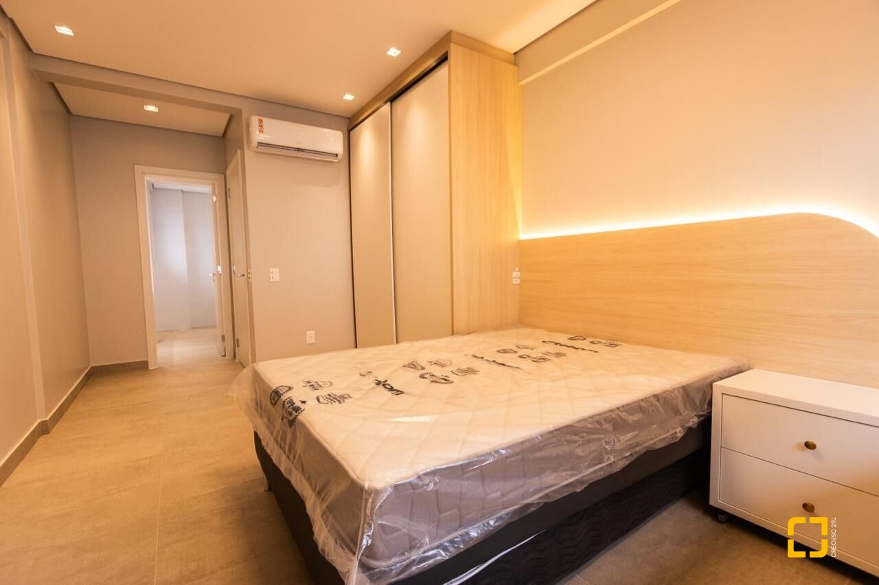 Apartamento com 128m², 6 quartos (sendo 3 suítes), 2 garagens, no bairro Cachoeira do Bom Jesus em Florianópolis
