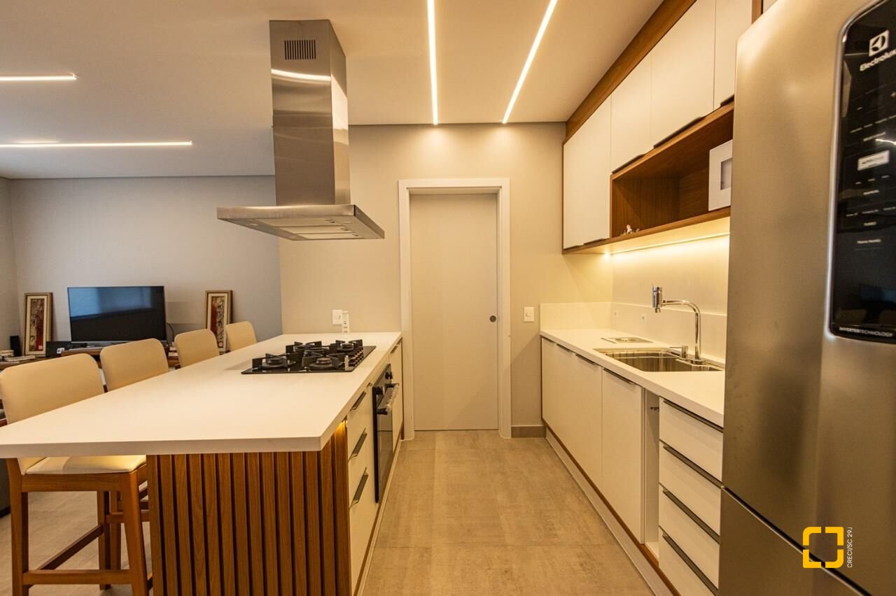 Apartamento com 128m², 6 quartos (sendo 3 suítes), 2 garagens, no bairro Cachoeira do Bom Jesus em Florianópolis