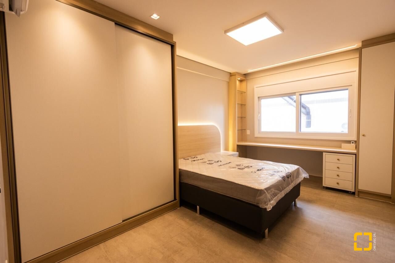 Apartamento com 128m², 6 quartos (sendo 3 suítes), 2 garagens, no bairro Cachoeira do Bom Jesus em Florianópolis