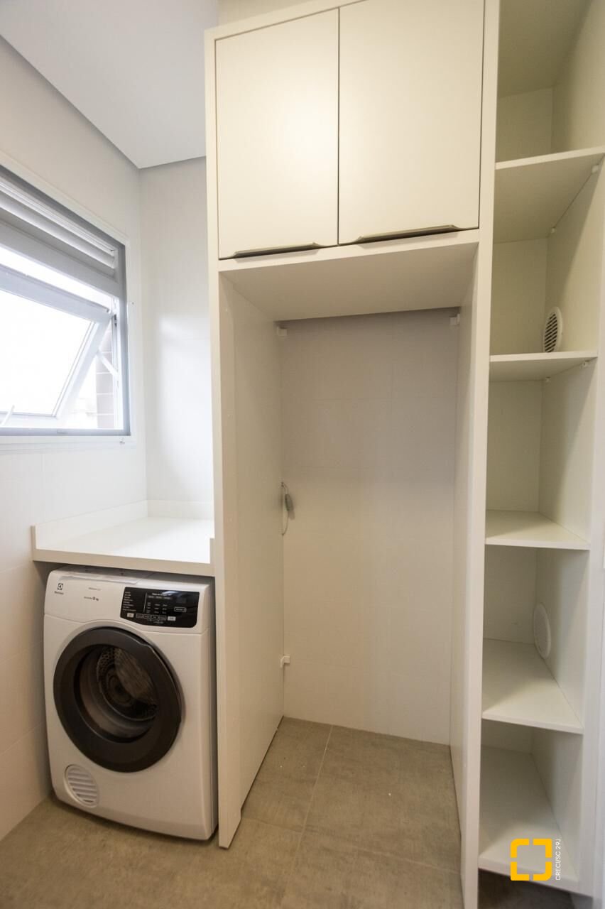 Apartamento com 128m², 6 quartos (sendo 3 suítes), 2 garagens, no bairro Cachoeira do Bom Jesus em Florianópolis