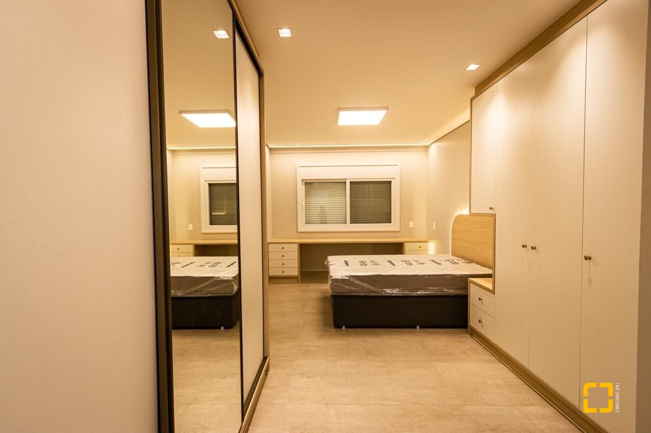 Apartamento com 128m², 6 quartos (sendo 3 suítes), 2 garagens, no bairro Cachoeira do Bom Jesus em Florianópolis