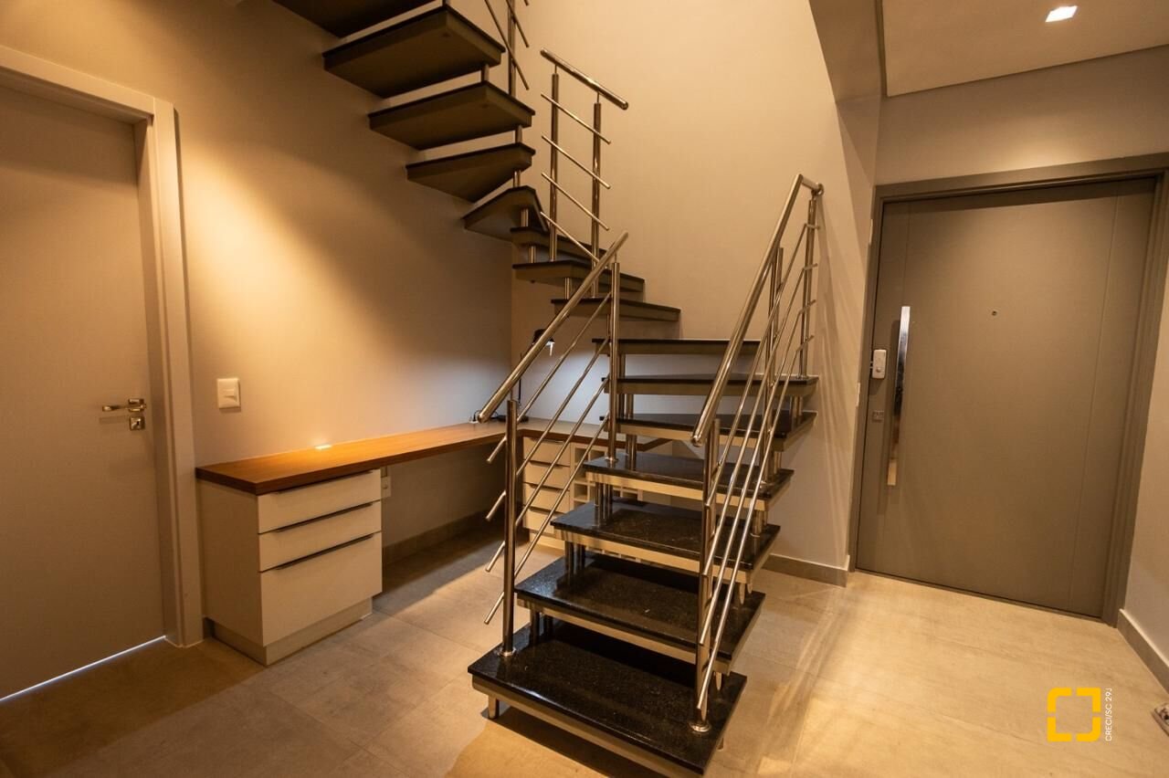 Apartamento com 128m², 3 quartos (sendo 3 suítes), 2 garagens, no bairro Cachoeira do Bom Jesus em Florianópolis