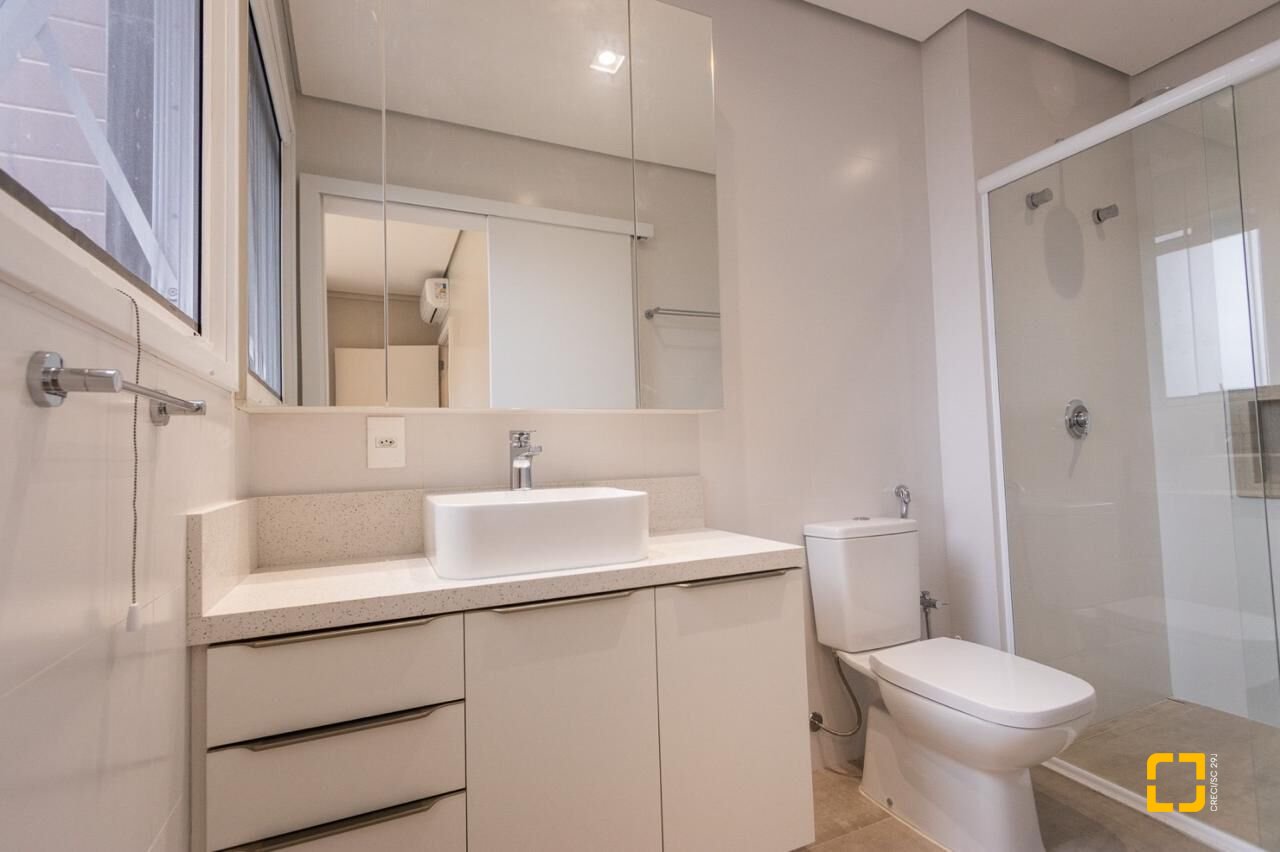 Apartamento com 128m², 3 quartos (sendo 3 suítes), 2 garagens, no bairro Cachoeira do Bom Jesus em Florianópolis