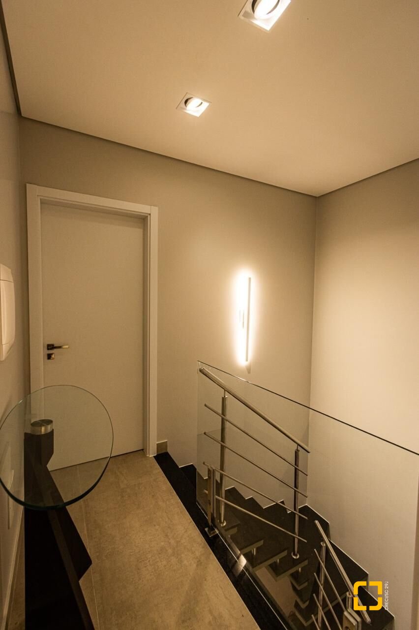 Apartamento com 128m², 3 quartos (sendo 3 suítes), 2 garagens, no bairro Cachoeira do Bom Jesus em Florianópolis