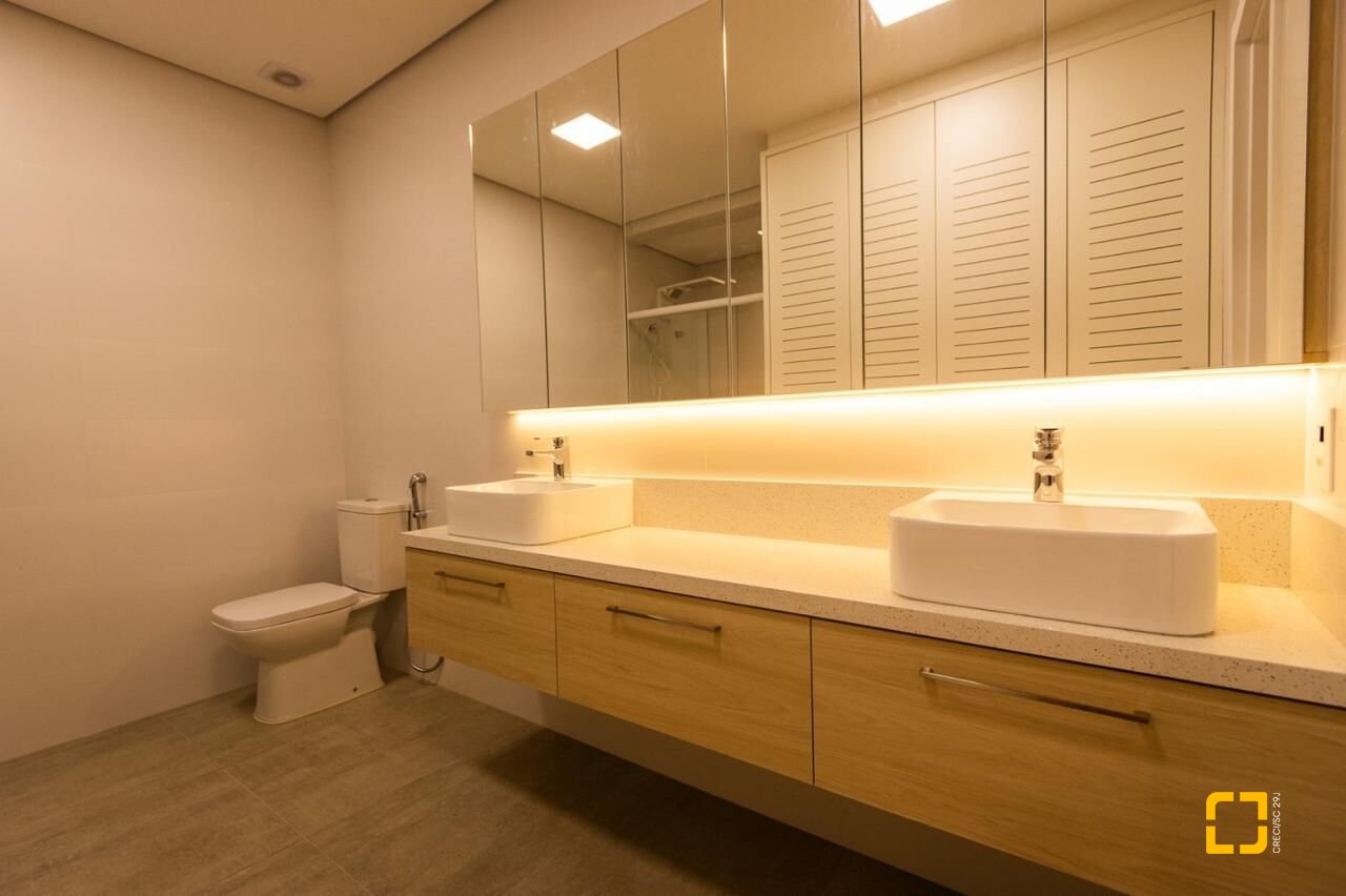 Apartamento com 128m², 3 quartos (sendo 3 suítes), 2 garagens, no bairro Cachoeira do Bom Jesus em Florianópolis