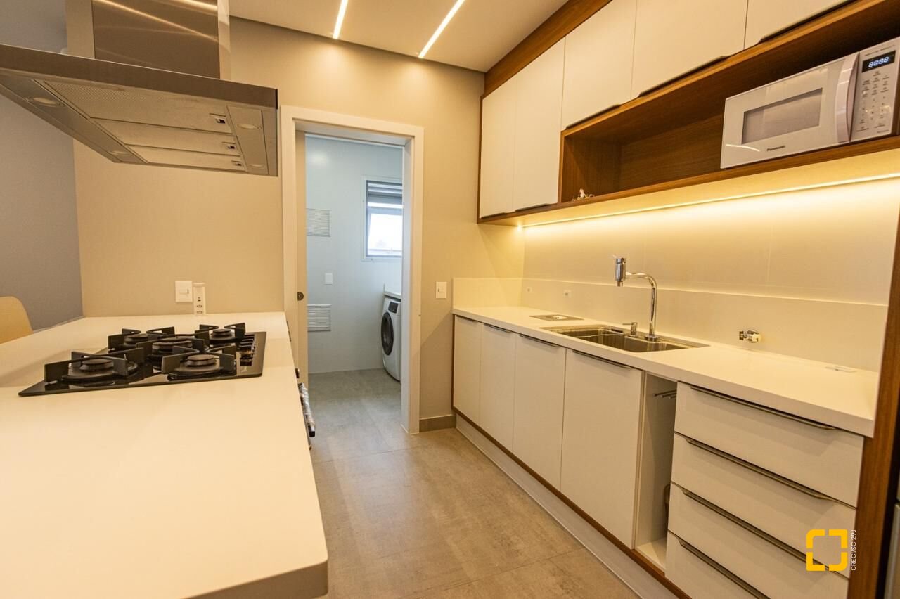 Apartamento com 128m², 6 quartos (sendo 3 suítes), 2 garagens, no bairro Cachoeira do Bom Jesus em Florianópolis