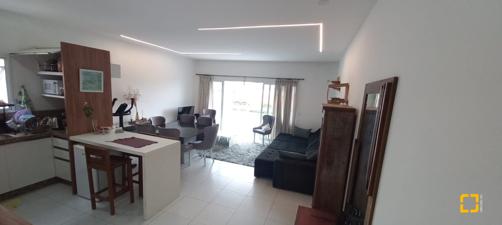 Apartamento com 105m², 3 quartos (sendo 1 suíte), 2 garagens, no bairro Canajurê em Florianópolis