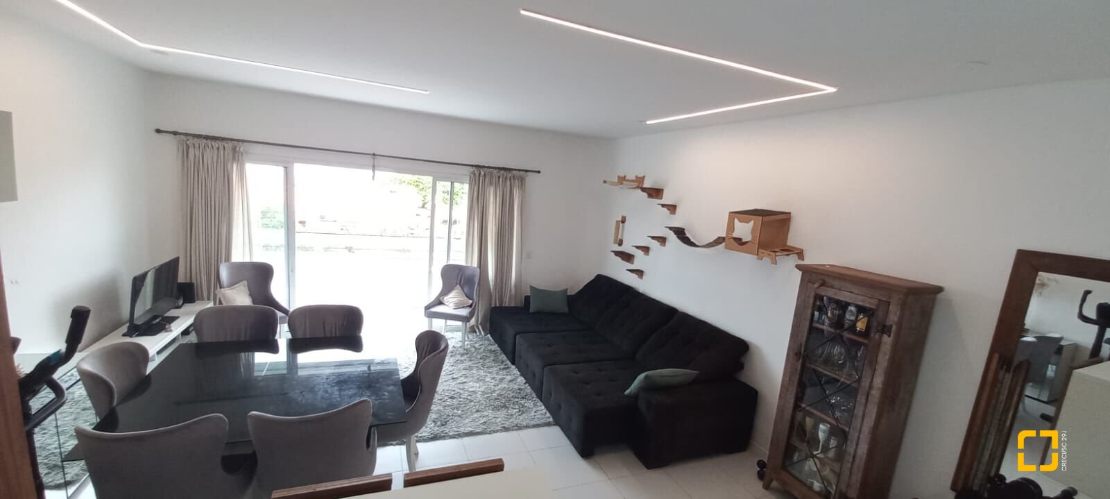 Apartamento com 105m², 3 quartos (sendo 1 suíte), 2 garagens, no bairro Canajurê em Florianópolis