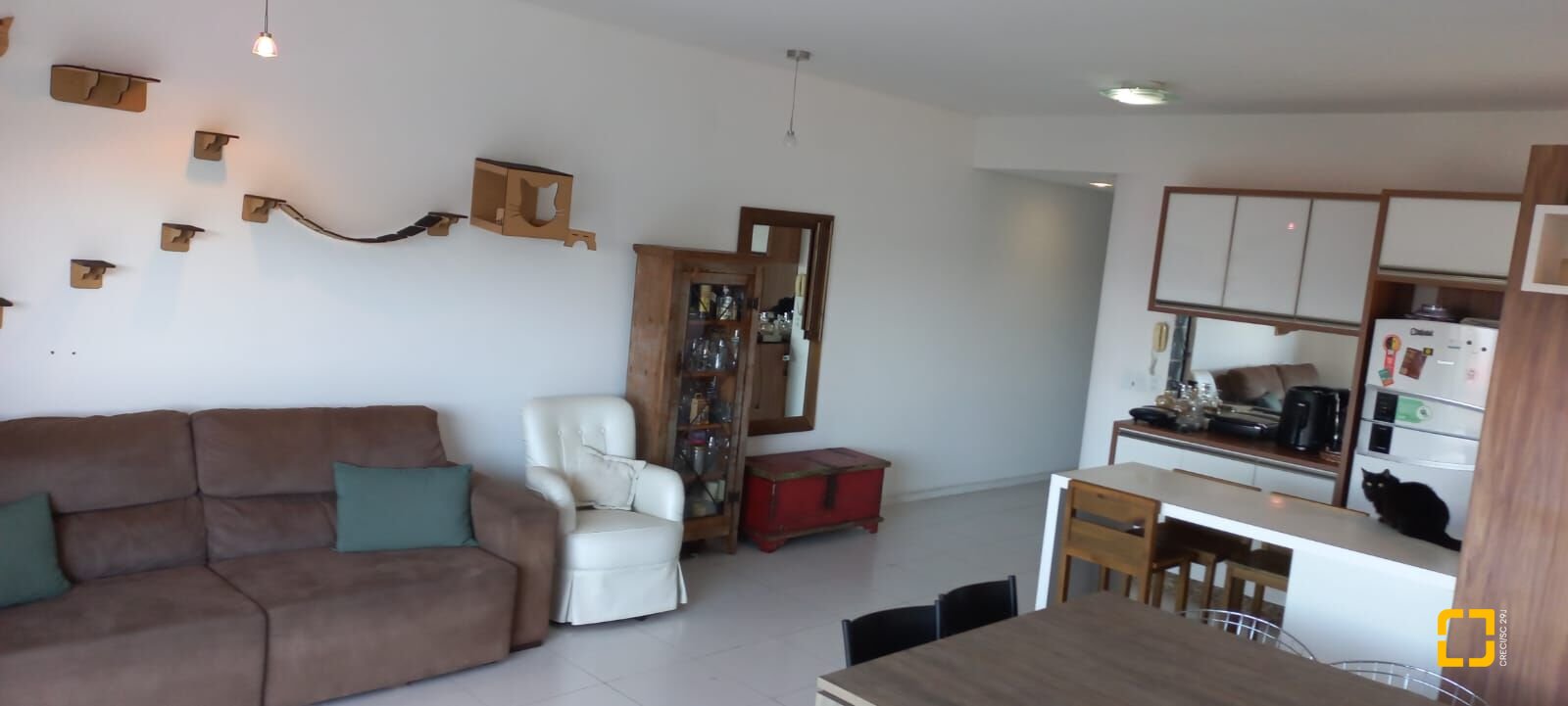 Apartamento com 105m², 3 quartos (sendo 1 suíte), 2 garagens, no bairro Canajurê em Florianópolis