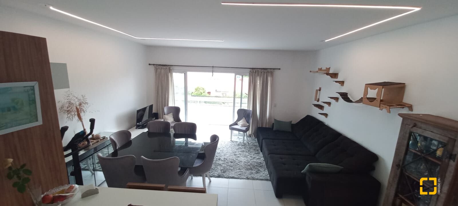 Apartamento com 105m², 3 quartos (sendo 1 suíte), 2 garagens, no bairro Canajurê em Florianópolis