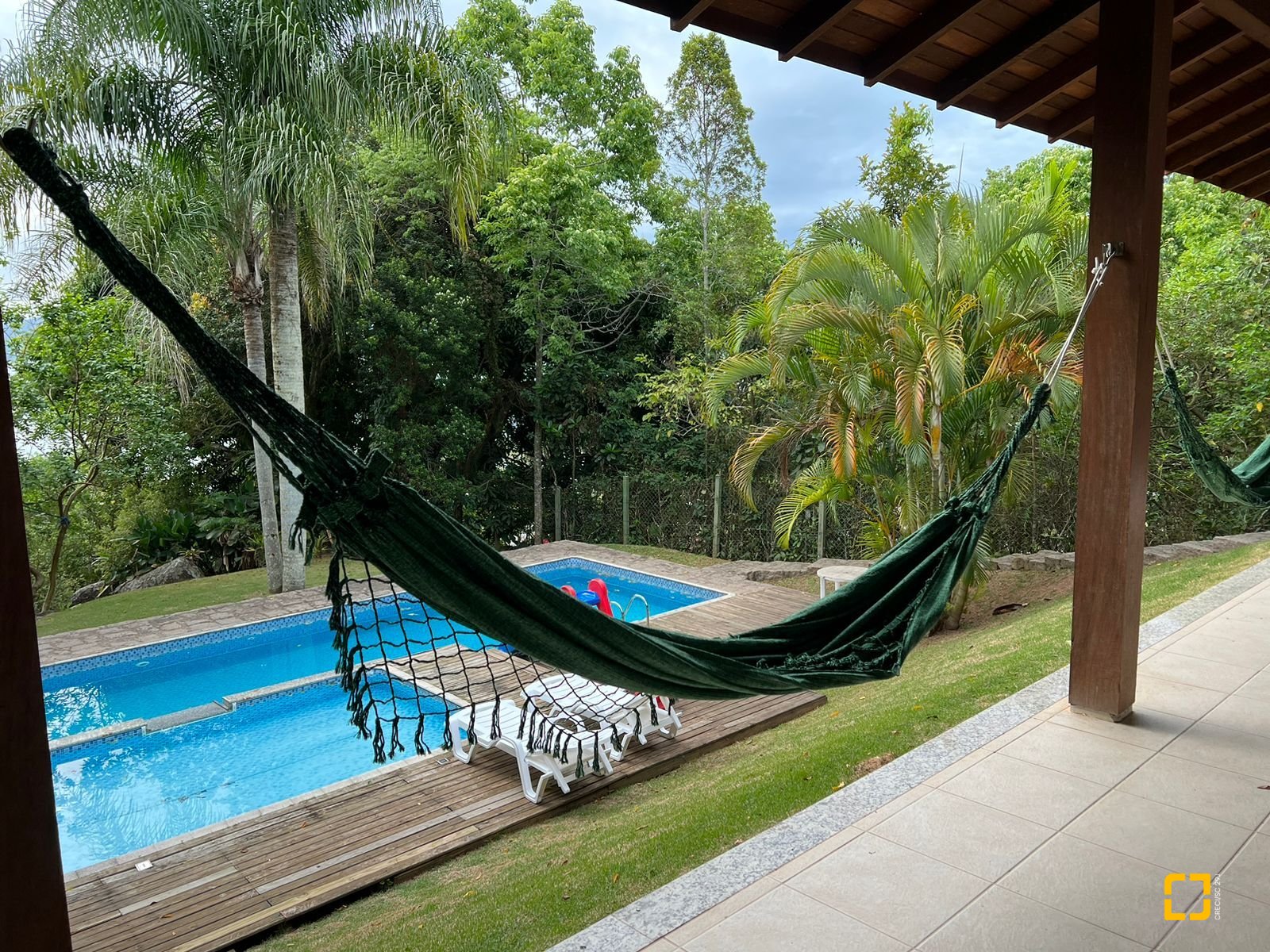 Apartamento com 105m², 3 quartos (sendo 1 suíte), 2 garagens, no bairro Canajurê em Florianópolis