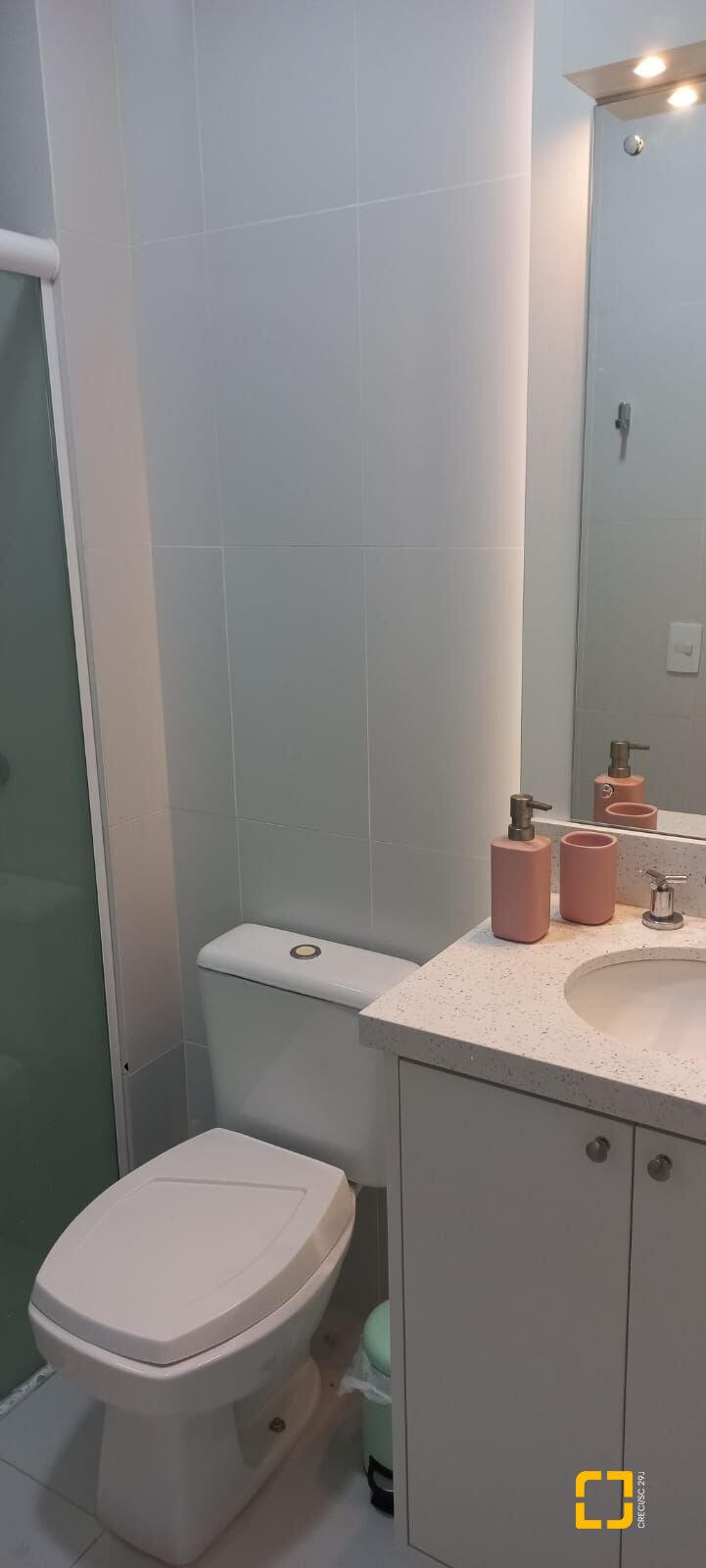 Apartamento com 105m², 3 quartos (sendo 1 suíte), 2 garagens, no bairro Canajurê em Florianópolis