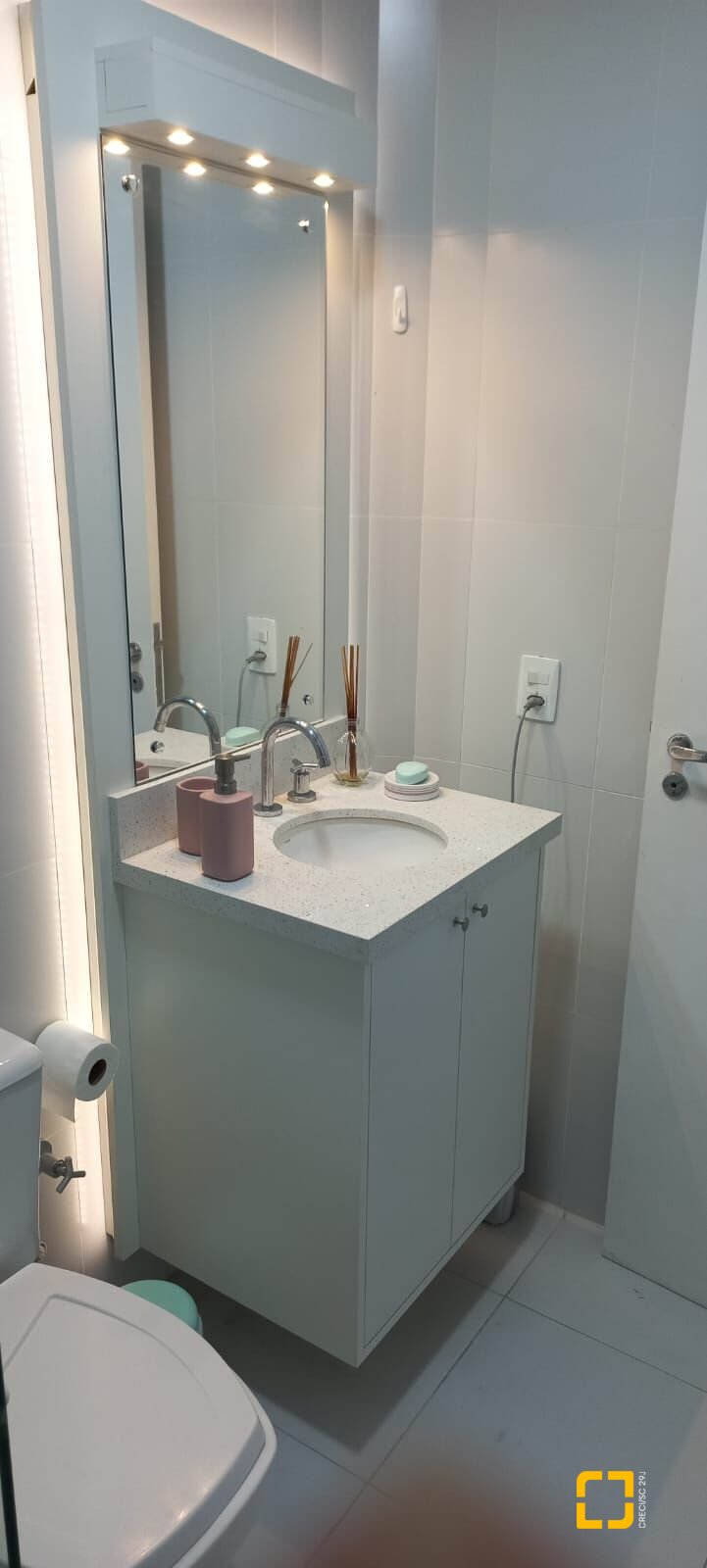 Apartamento com 105m², 3 quartos (sendo 1 suíte), 2 garagens, no bairro Canajurê em Florianópolis
