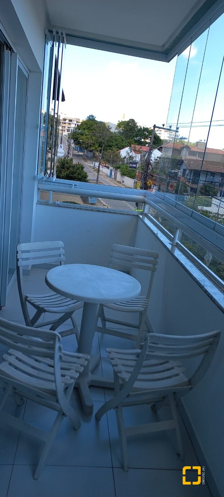 Apartamento com 105m², 3 quartos (sendo 1 suíte), 2 garagens, no bairro Canajurê em Florianópolis